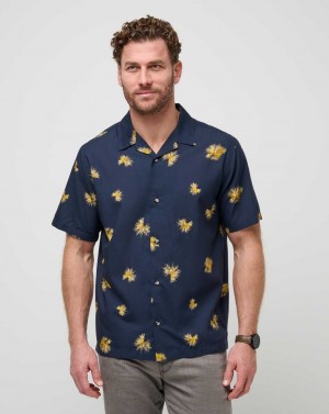 Total Eclipse Travis Mathew Casino Holiday Button-up | PCOZ52603