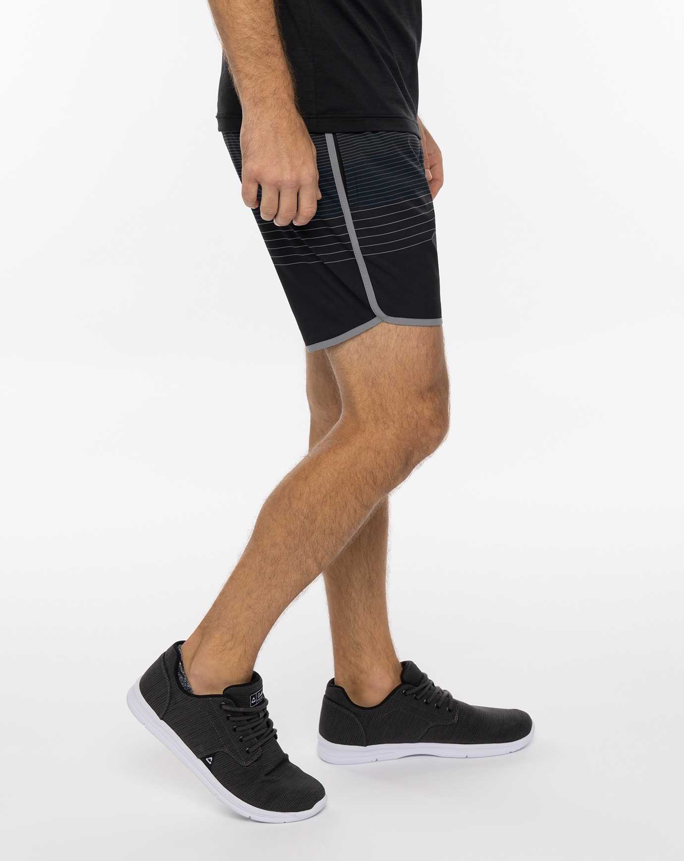 Black Travis Mathew Go Time 3.0 Active Short 7.5in | UVTK41309