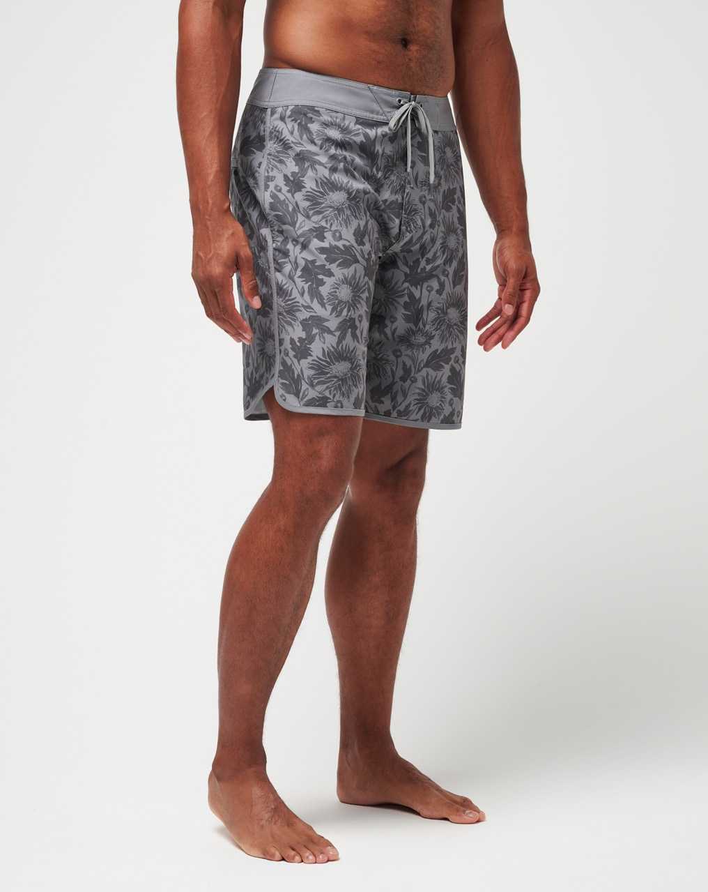 Heather Grey Travis Mathew Green Bottles Boardshort | HYCE65724