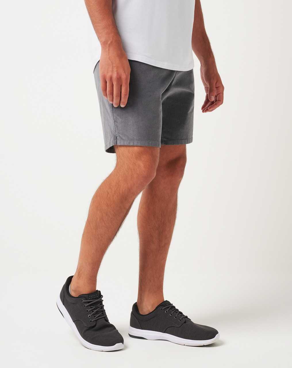 Quiet Shade Travis Mathew Cuddy Cabin Short 8in | OBLI64395