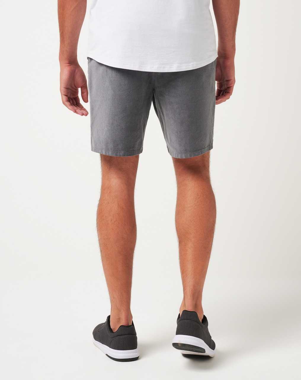 Quiet Shade Travis Mathew Cuddy Cabin Short 8in | OBLI64395