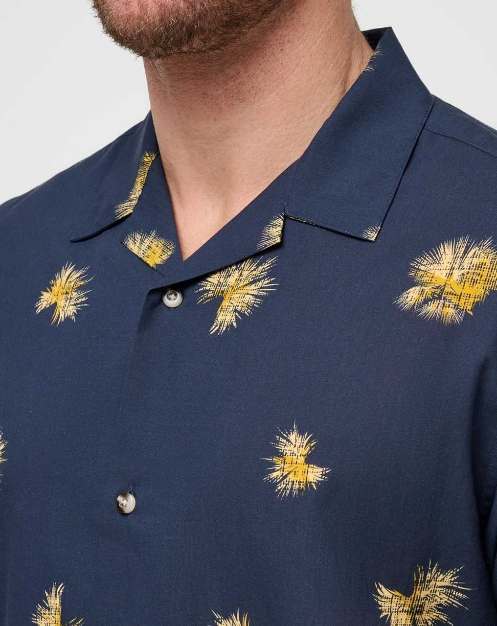 Total Eclipse Travis Mathew Casino Holiday Button-up | PCOZ52603